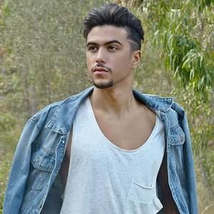 Meet your Posher, Amir